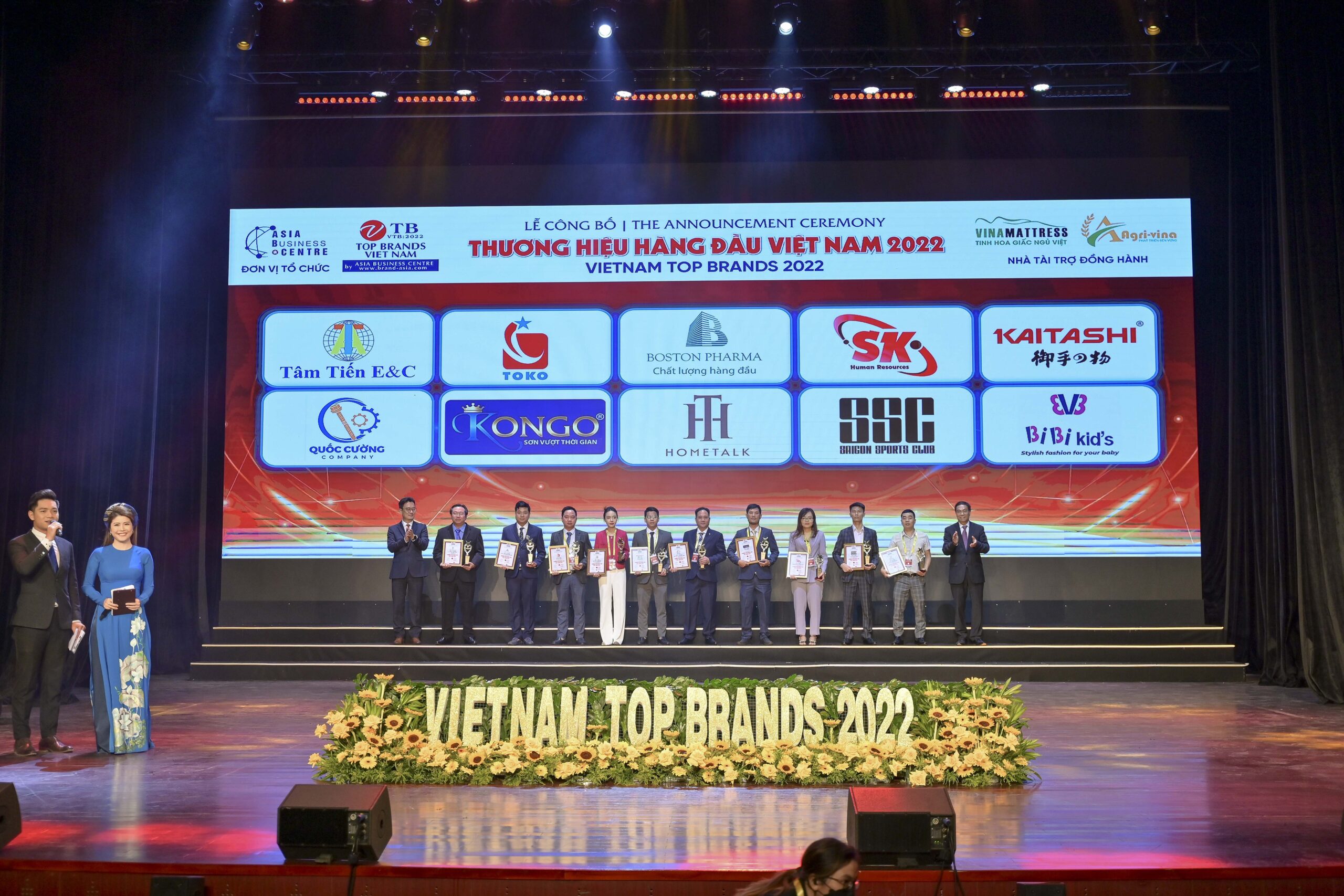 hometalk duoc vinh danh tai top 10 thuong hieu hang dau viet nam scaled