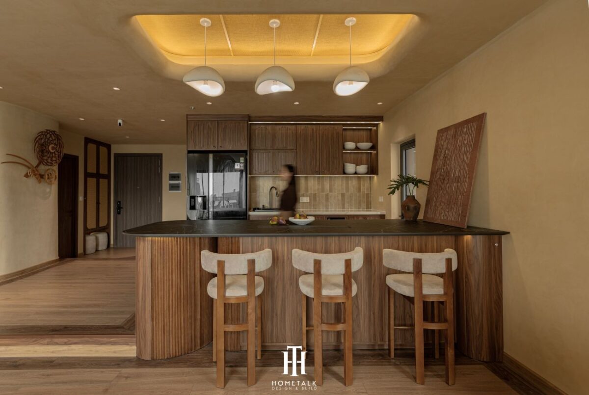 khu vuc nau nuong voi bep vo hinh va he tu da nang