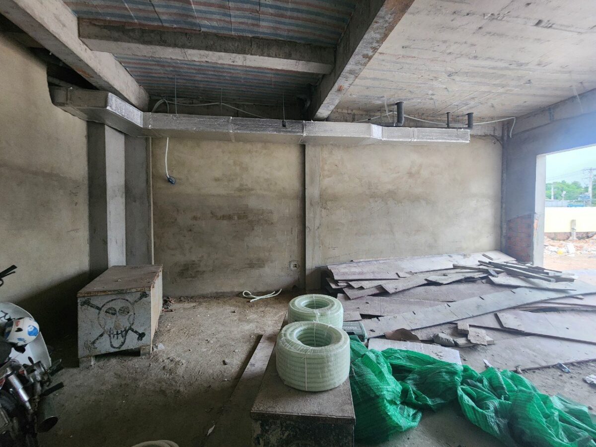 Thi công phần thô nội thất tầng trệt biệt thự Villa Hometalk tại quận 12 với hệ thống kỹ thuật âm tường