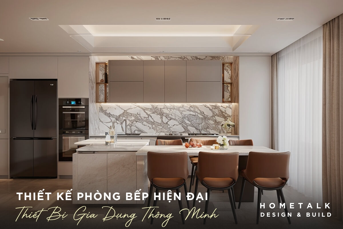 Thiet ke phong bep hien dai voi thiet bi gia dung thong minh nhu tu lanh side-by-side lon va lo nuong am tu duoc tich hop gon gang vao he tu, tao ve thong nhat va tien loi