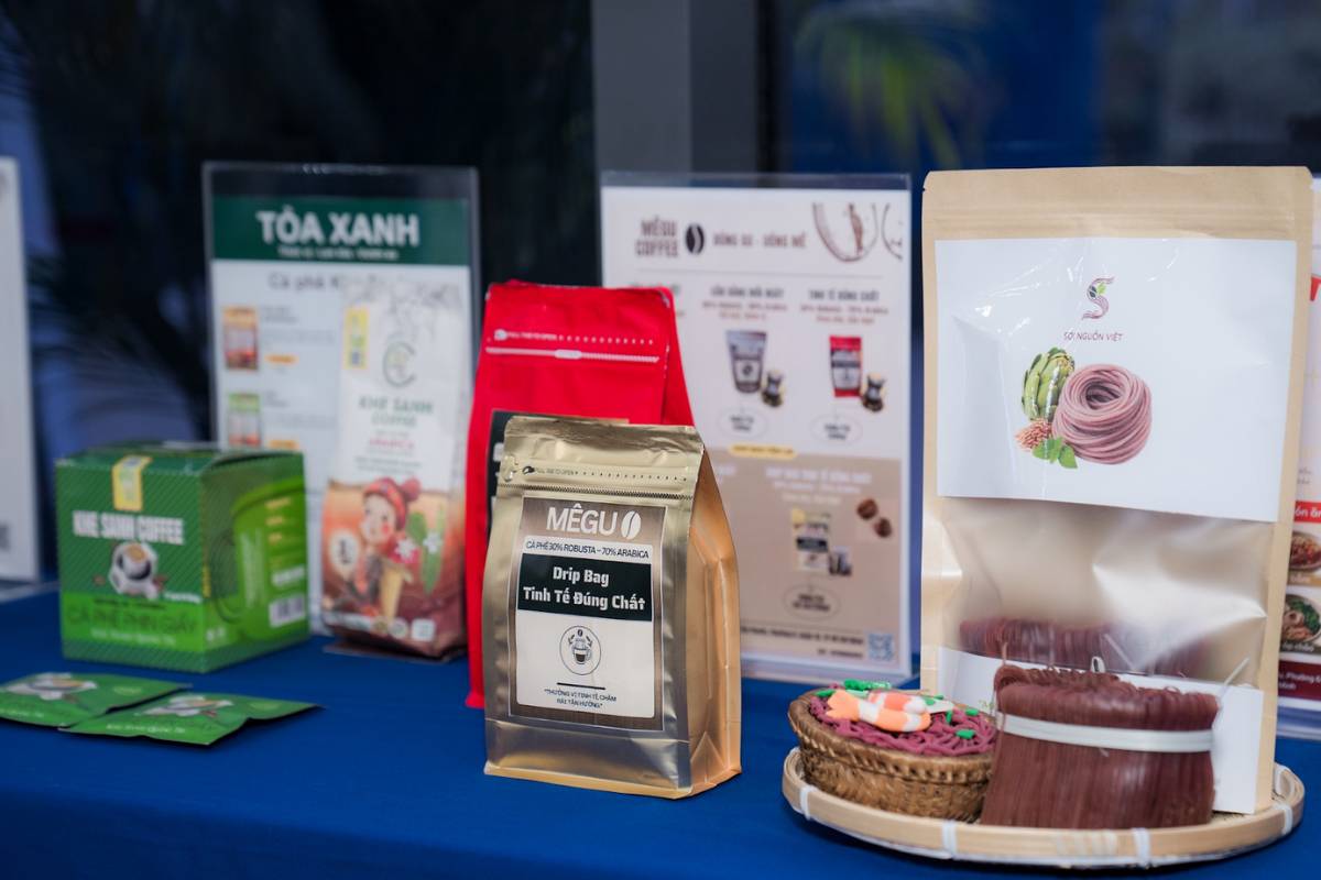 trung bay mo hinh kinh doanh va chot don thuc te ngay tai sanh truong