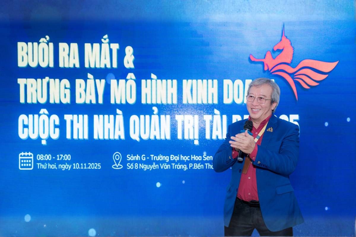 TS Tu Minh Thien phat bieu trong buoi khai mac cuoc thi nha quan tri tai ba