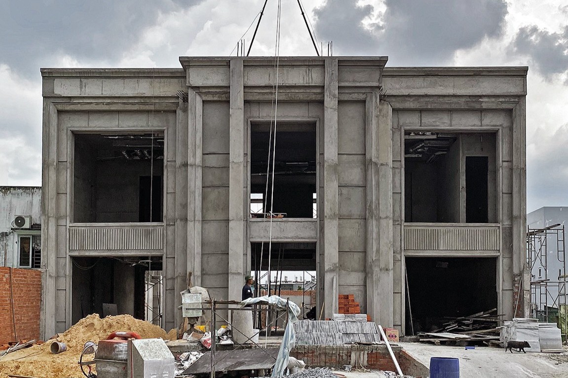 Giai đoạn hoàn thiện kiến trúc mặt tiền biệt thự Villa Thiên Kim quận 12 thiết kế và thi công bởi Hometalk